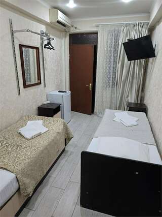 Гостиница Давзар Адлер двухместный эконом с двумя кроватями-2